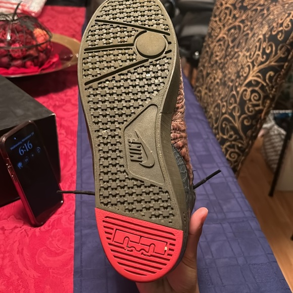 Nike Men’s Lebron Xll  NSW lifestyle men  color “dark loden” size US 9 men - Picture 4 of 4